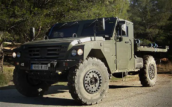 Renault Trucks Defense has signed with Thales a contract for supplying 21 units of vehicles type Premium, Midlum and Sherpa Light carrier dedicated to the tactical stations of the Syracuse III military satellite communications program.