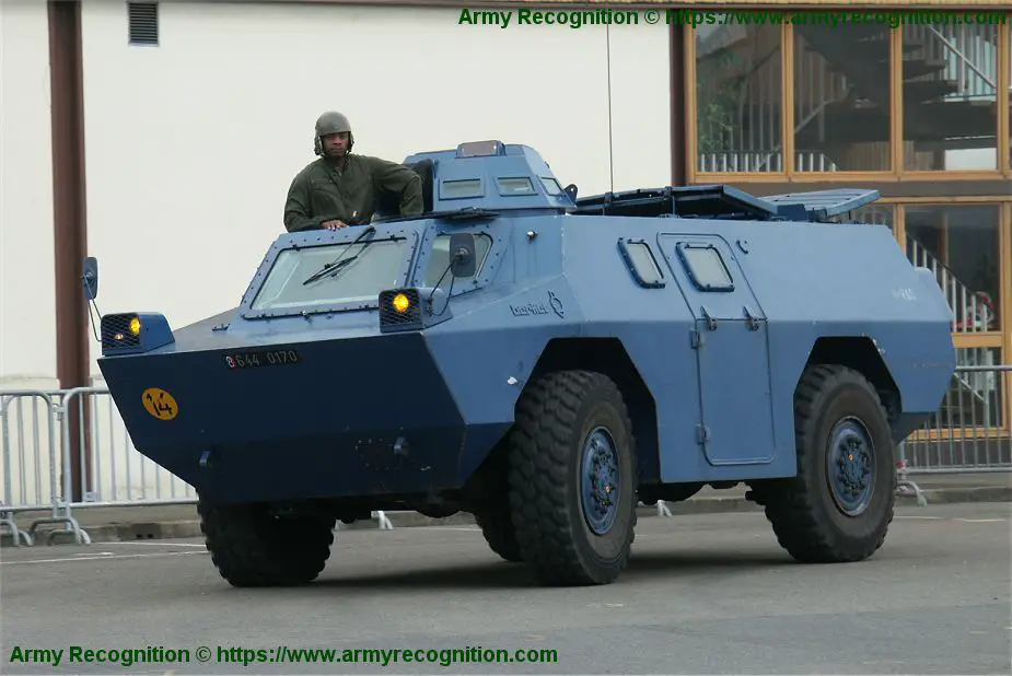 VXB 170 Berliet Renault 4x4 APC wheeled armored vehicle personnel carrier France French army gendarmerie 925 001