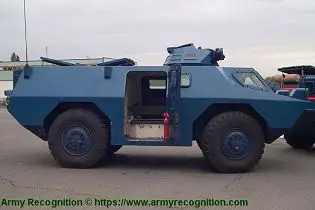 VXB 170 Berliet Renault 4x4 APC wheeled armored vehicle personnel carrier France right side view 001