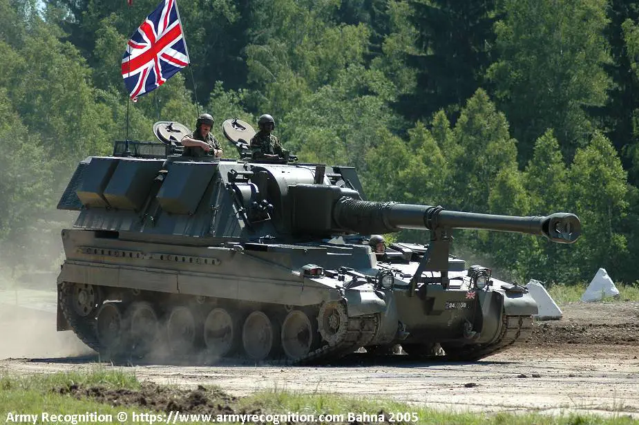 AS 90 Bravehearth 155mm tracked self propelled howitzer armored vehicle United Kingdom 925 001