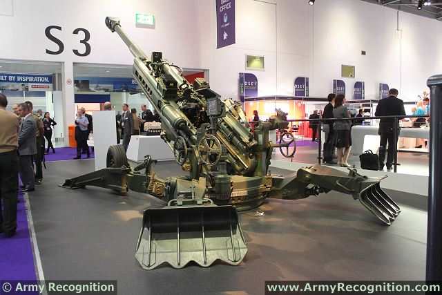 The M777A2 is able fire the Raytheon / Bofors XM982 Excalibur GPS / Inertial Navigation-guided extended-range 155mm projectiles using the Modular Artillery Charge Systems (MACS). Excalibur has a maximum range of 40 km and accuracy of 10 m. 