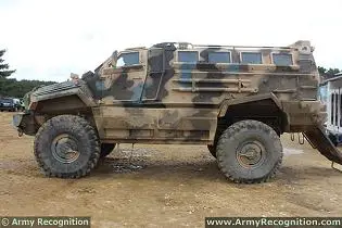 Typhoon MRAP 4x4 armoured Mine Resistant Ambush Protected vehicle Streit Group defence industry left side view 001