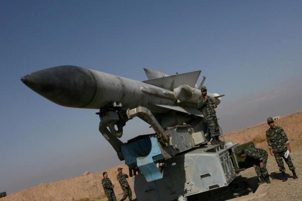 TEHRAN - A senior Iranian military commander announced on Sunday 14 November 2010, that Iran will unveil a new generation of long-range S-200 air defense missile system by February. 