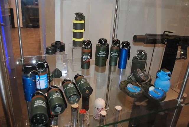 At IDEX 2013, leading system supplier Rheinmetall Defence of Germany is on hand, displaying an extensive range of products for police forces, security services and the armed forces. These include a wide array of powerful pyrotechnical effectors.