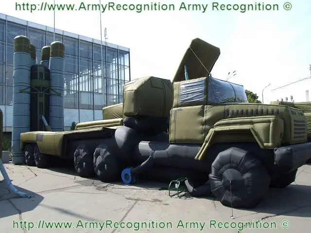 After the inflatable tanks and fighter’s aircrafts, the Russian Army will obtain similar counterparts of air defence systems to simulate real weapons, information from the Russian web site Newsru.com.