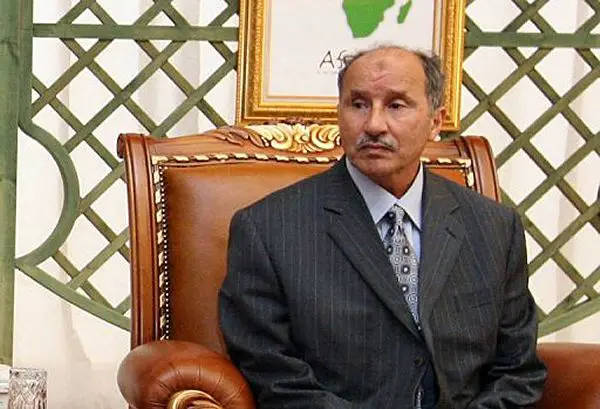 A part of the antigovernment troops it are taken refuge in the city of Ras Lanuf. The government of Kadhafi puts the pressure on resistance by offering 410.000 dollars to any person who would deliver the president of the Lybian rebels national council, Moustapha Abdeljalil. 