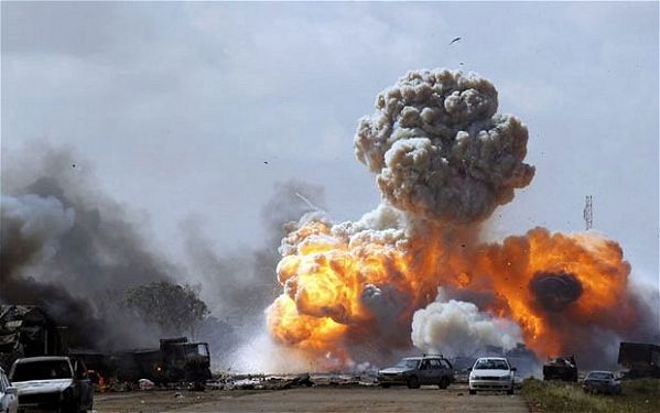 Plusieurs raids aériens alliés ont eu lieu en milieu de journée sur la ville de Misrata en Libye. Une base militaire au sud de la ville où sont basées des forces pro-Kadhafi a notamment été bombardée. 