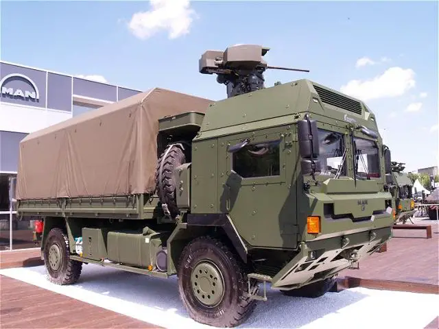 New Zealand’s Chief of Defence Force Lieutenant General Rhys R. Jones recently accepted the first 40 vehicles from Rheinmetall MAN Military Vehicles Australia. The New Zealand Defence Force started replacing its current fleet of Unimogs and type with high mobility 6-tonne HX60 4x4 with cargo tray and cargo tray with winch variants.