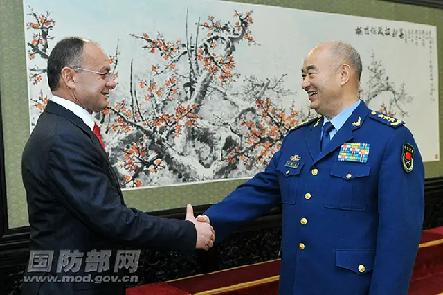 Xu Qiliang, vice chairman of the Central Military Commission (CMC) of the People’s Republic of China (PRC), met with Seyran Ohanyan, the visiting minister of national defense of the Republic of Armenia, on the afternoon of December 26, 2013 in Beijing. 