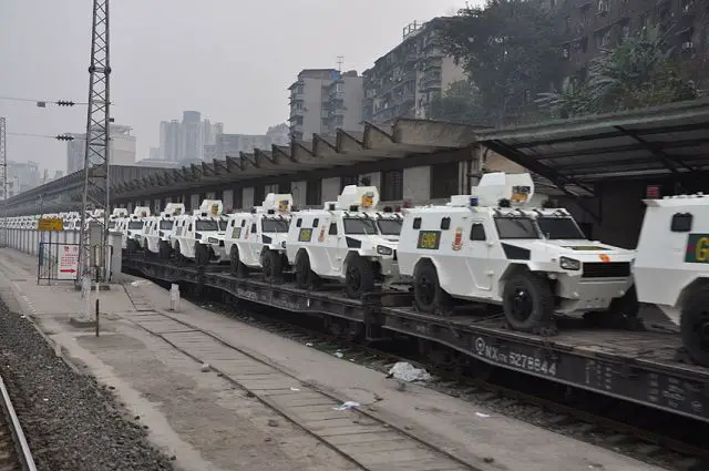 The National Guard of the Venezuelan army will receive a new batch of Chinese-made VN4 4x4 armoured vehicles personnel carrier. A picture releases on Internet shows dozen of these vehicles with the insignia of the Venezuelan National Guard were observed some few days ago transported on a train in an unspecified place in China. 
