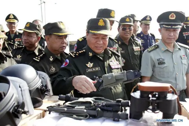 China on Friday, 7 February, 2014, delivered 26 military trucks and 30,000 sets of military uniforms to Cambodia in order to help relieve the difficulties of the Cambodian army.