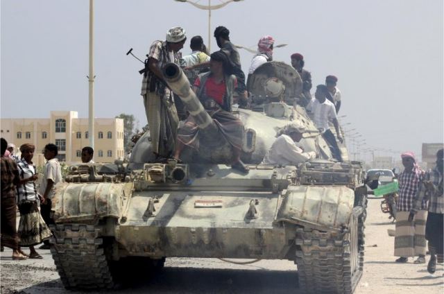 Al-Qaida fighters in Yemen seized air defence base and local airport in the province of Hadramout 640 001