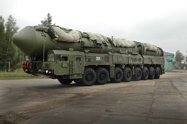 The missile regiment of the Kozelsk unit, armed with Yars strategic missile system has been put on combat duty, Lieutenant General Sergey Siver, Vladimir missile formation commander, has reported. The RS-24 Yars mobile ground missile system /NATO reporting name SS-27 mod.2 Sickle-B/ is fitted with RS-24 intercontinental ballistic missile with a multiple warhead developed by the Moscow Institute of Heat Engineering.