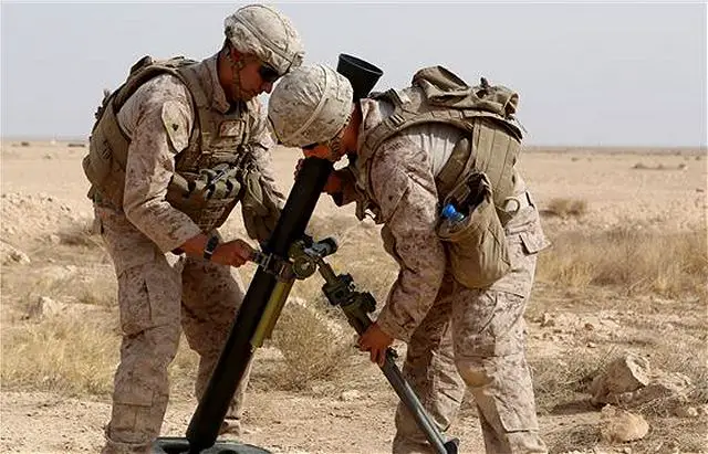 US Marines train with new M252A2 Lightweight 81mm mortar system in Iraq 640 002