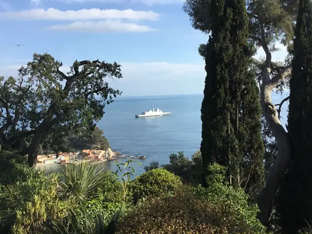 In the frame of the through-life support contract signed with the Royal Moroccan Navy, the frigate Mohammed VI sailed to the dedicated Vauban shipyard in the Toulon naval base at the start of 2016. “I am very satisfied with this preventive-maintenance operation, which included a period in the drydock followed by quayside and sea trials”, underlined the frigate’s Commander before its departure. The DCNS teams performed the regular maintenance of the weapons systems, the propulsion and the electrical power distribution networks. They also performed the inspection of the shaftline while the CMS teams from Ollioules and Lorient were installing the final version of the combat-system software. This through-life support period not only mobilised the teams from Toulon, but also other employees from different Group sites (Brest, Bagneux, Nantes-Indret, Lorient, Ruelle).