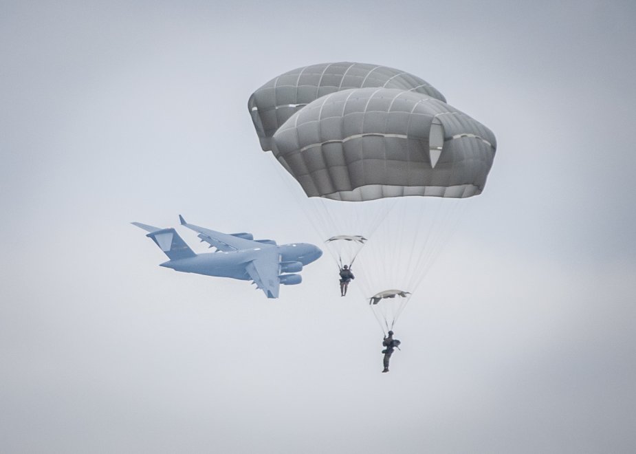 USA and eight partner nations participate in world s largest combined airborne operation 925 001