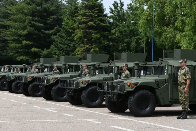 The President of Serbia, Aleksandar Vucic, accompanied by the Minister of Defence, Zoran Ðordevic, Chief of the General Staff of the Serbian Armed Forces, General Ljubiša Dikovic and US Ambassador in Belgrade, Kyle Scott, attended the handover of 19 HMMWV vehicles, donated by United States of America, in the barracks “National Hero Stevica Jovanovic“ in Pancevo.
