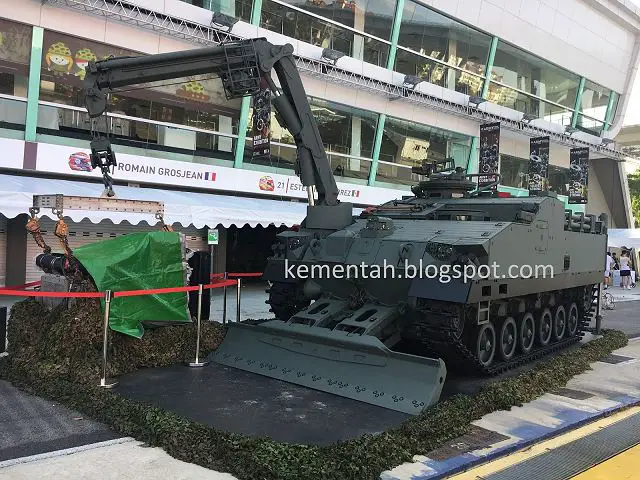 During its Open House 2017, Singapore army has unveiled a new prototype of Armoured Recovery Vehicle (ARV) that will support the Next Generation of AFV (Armoured Fighting Vehicle). Both combat vehicles are under development by the Defence Science and Technology Agency and Singapore Technologies Kinetics, which was awarded the contract for the AFV by the Ministry of Defence in March.