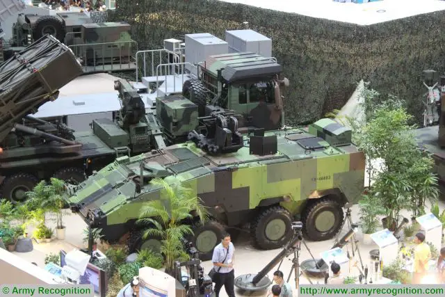The Ministry of National Defense is considering producing self-propelled howitzers by converting CM-32 “Clouded Leopard” wheeled armored personnel carriers, ministry spokesman Major General Chen Chung-chi said on Thuesday. A self-propelled gun could be produced by mating the chassis of the 25-tonne, eight-wheeled CM-32 with an M114 155mm howitzer.