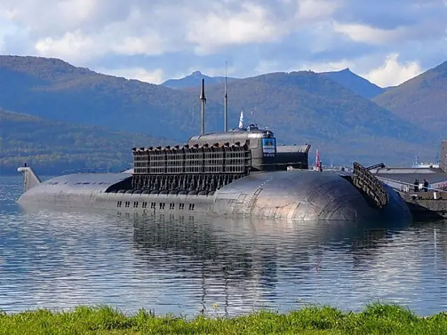 Russian Navy submarine Omsk (K-186), a Project 949A SSGN (NATO designation: Oscar II), with all missile hatches opened. Picture via airbase.ru
