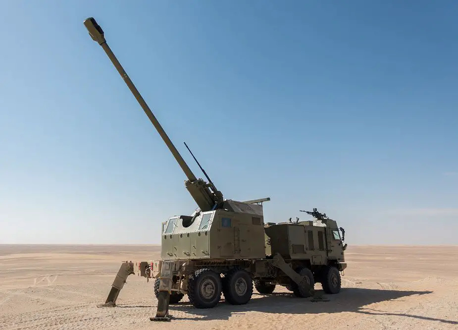 NORA B 52 from Serbia 155mm howitzer demonstrated in UAE United Arab Emirates 925 002