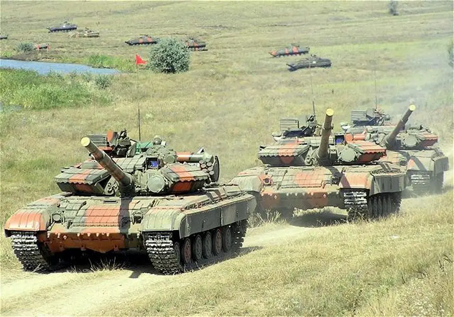 Ukrainian army conducts tank drills near Sea of Azov