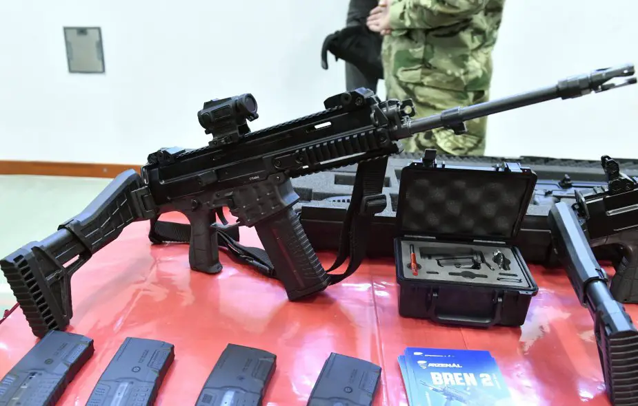 Hungarian army receives Czech style small arms