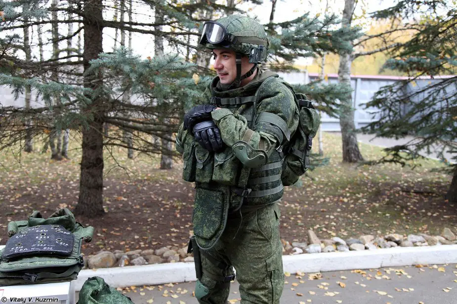 Russian VVO troops receive over 4000 sets of Ratnik protection outfit