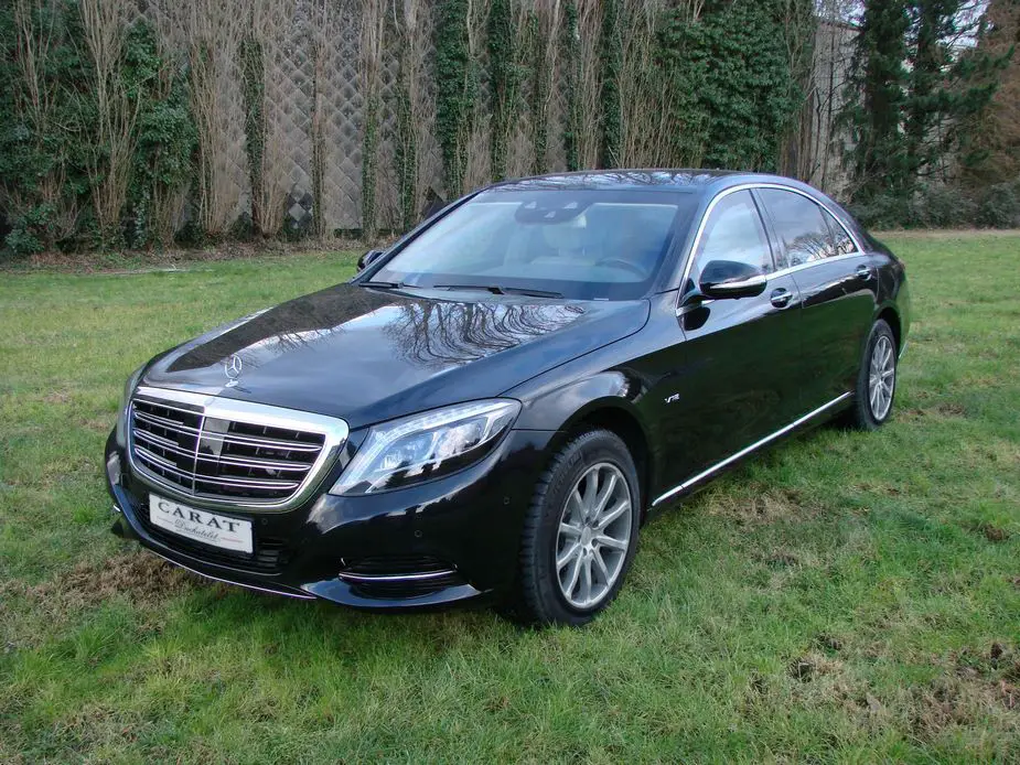 A Mercedes S Carat like those that the Belgian police will receive is worth between 400000 and 500000 euros 2