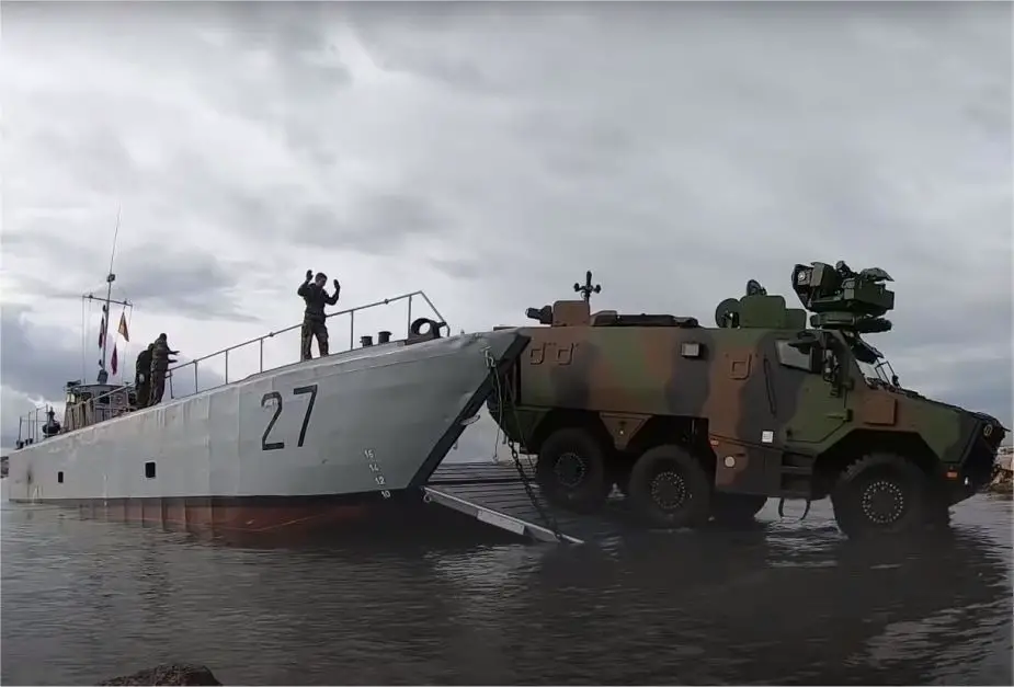 French army and Navy test Griffon and Jaguar armored vehicles for amphibious operations 925 002