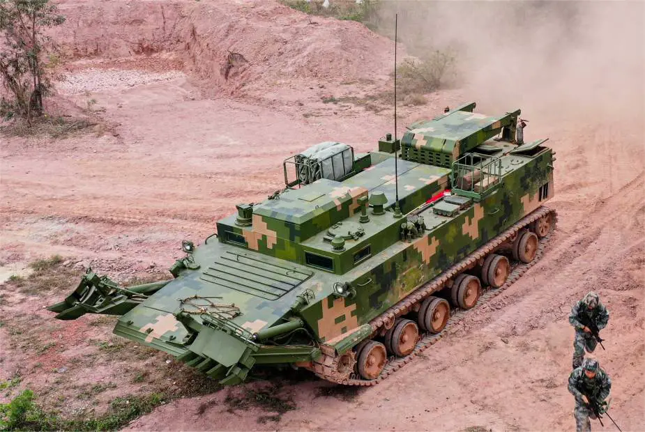 New tracked and wheeled engineer vehicles in service with Chinese Army 925 003