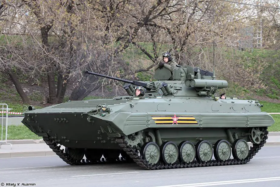 BMP 2M Berezhok tracked armored IFV Victory Day Military Parade 2022 Moscow Russia 925 001