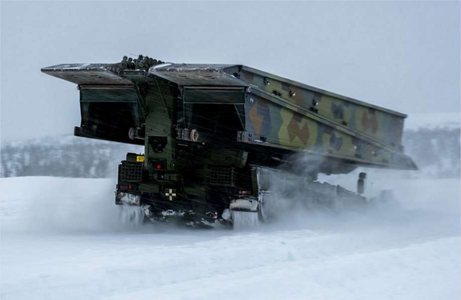 Norwegian Armed Forces receive 5 Leguan Leopard 2 bridge layer vehicles ...