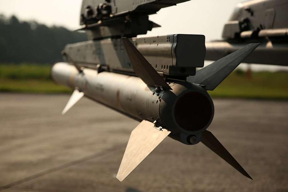 US Approves 224 Million Arms Sale to Japan for AIM 120C 8 Air to Air Missiles 925 001