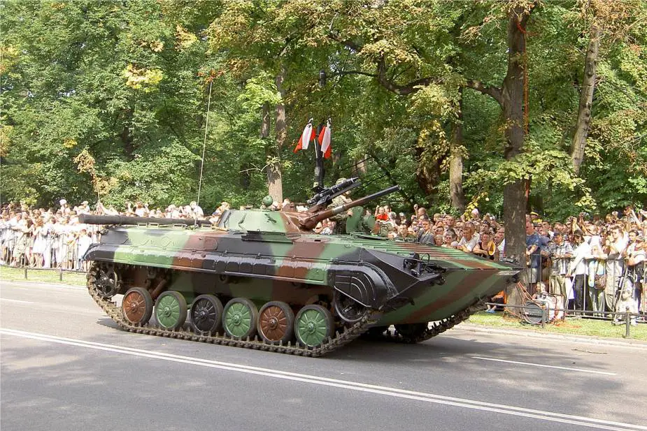 Poland will equip one Ukrainian army brigade with T 72 tanks and BWP 1 IFVs 925 002
