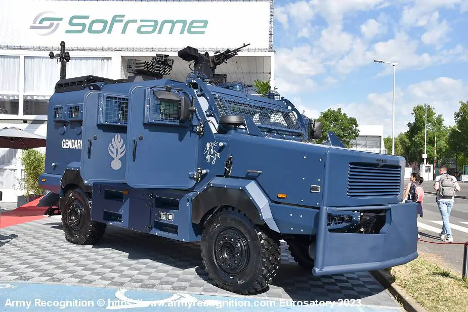 French_Gendarmerie_deploys_new_Centaur_armored_Vehicles_in_response_to_recent_urban_violence_925_002.jpg