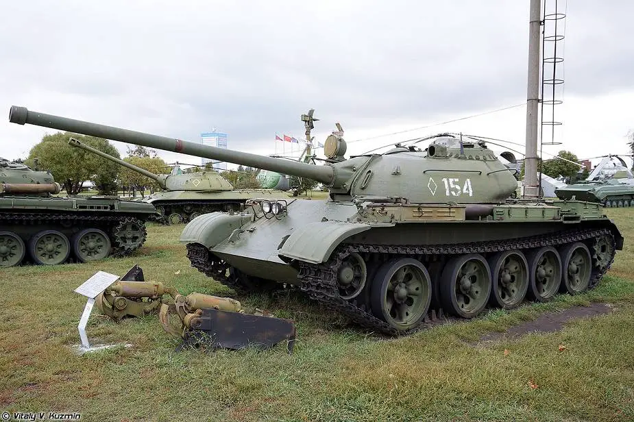 Russia sends old T 54 T 55 tanks to Ukraine to replace loss of modern tanks 925 002