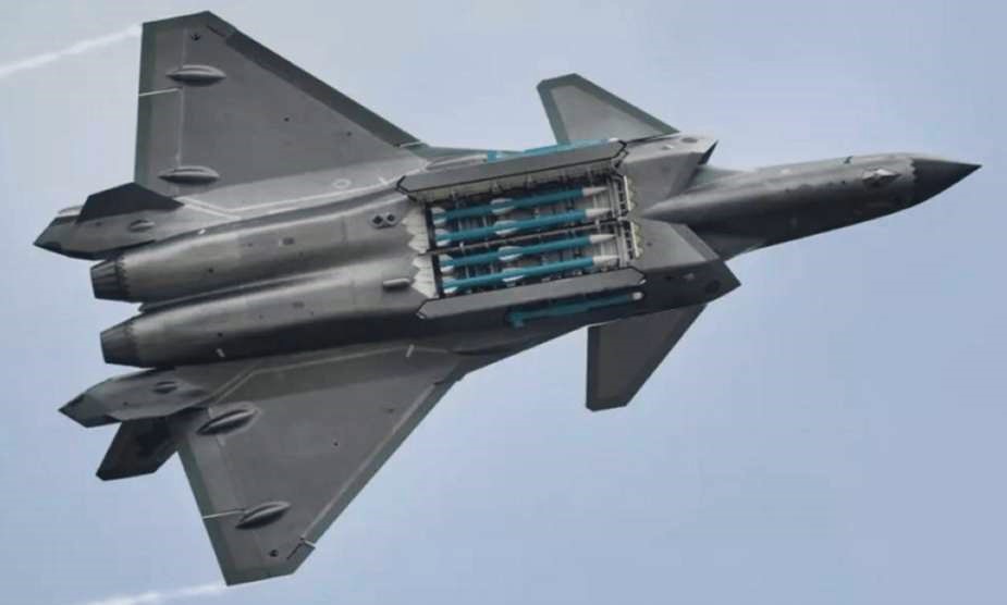 Chinese Air Force J 20 stealth fighter able to launch missiles in high G maneuvers 1