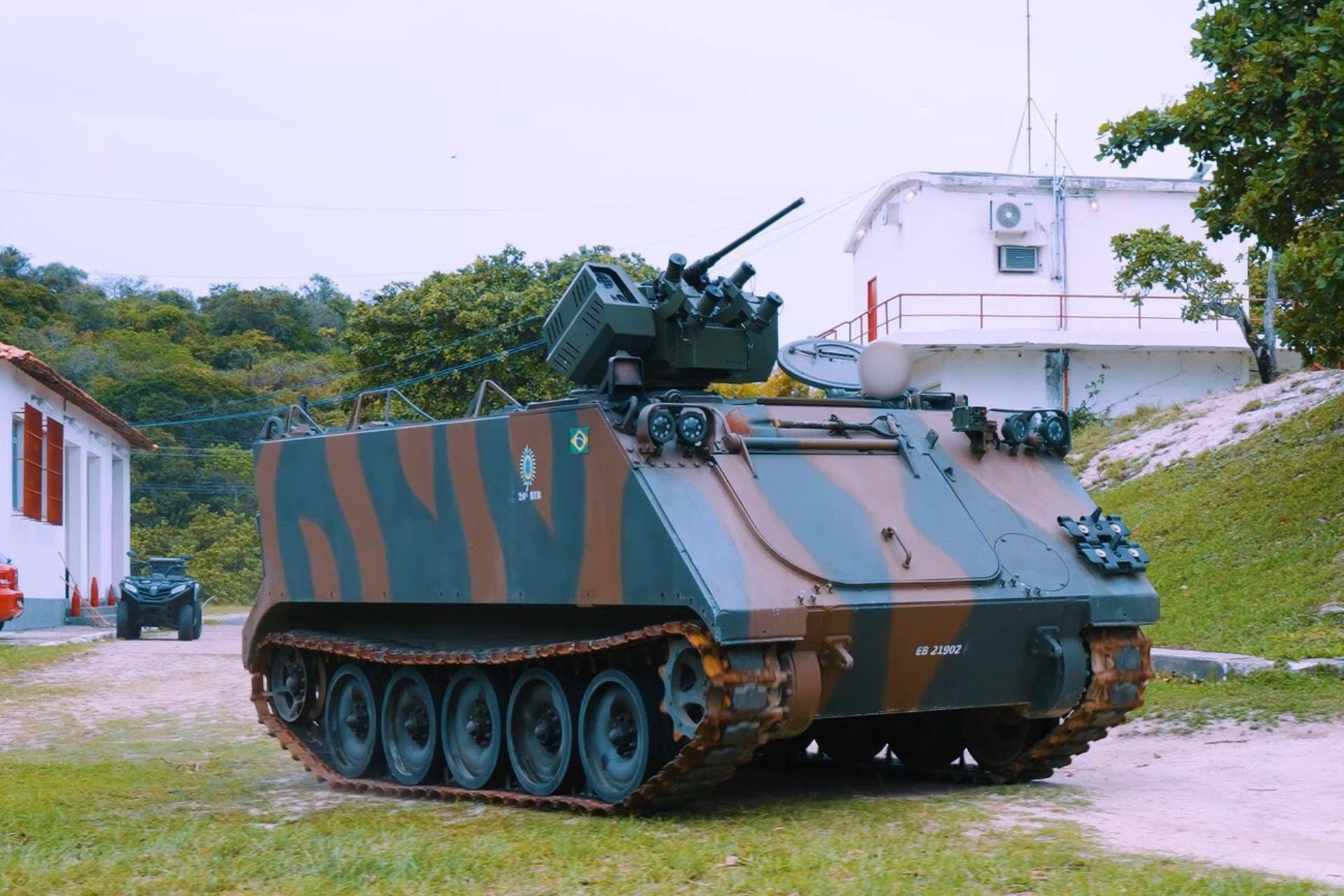 M-113_BR_Equipped_with_Ares_SARC_Remax4_Tested_at_CAEx_to_Enhance_Brazilian_Army_Capabilities.jpg
