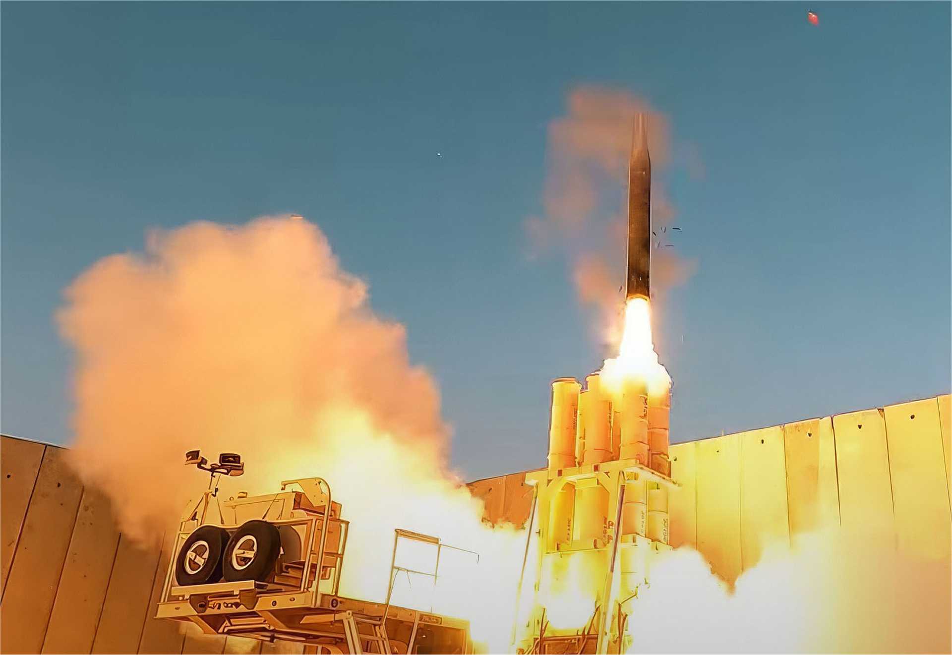 An Arrow 3 interceptor is launched during a test fire, demonstrating the system’s exoatmospheric interception capability. Germany will be the first country outside Israel to deploy the system under a €4 billion defense agreement.