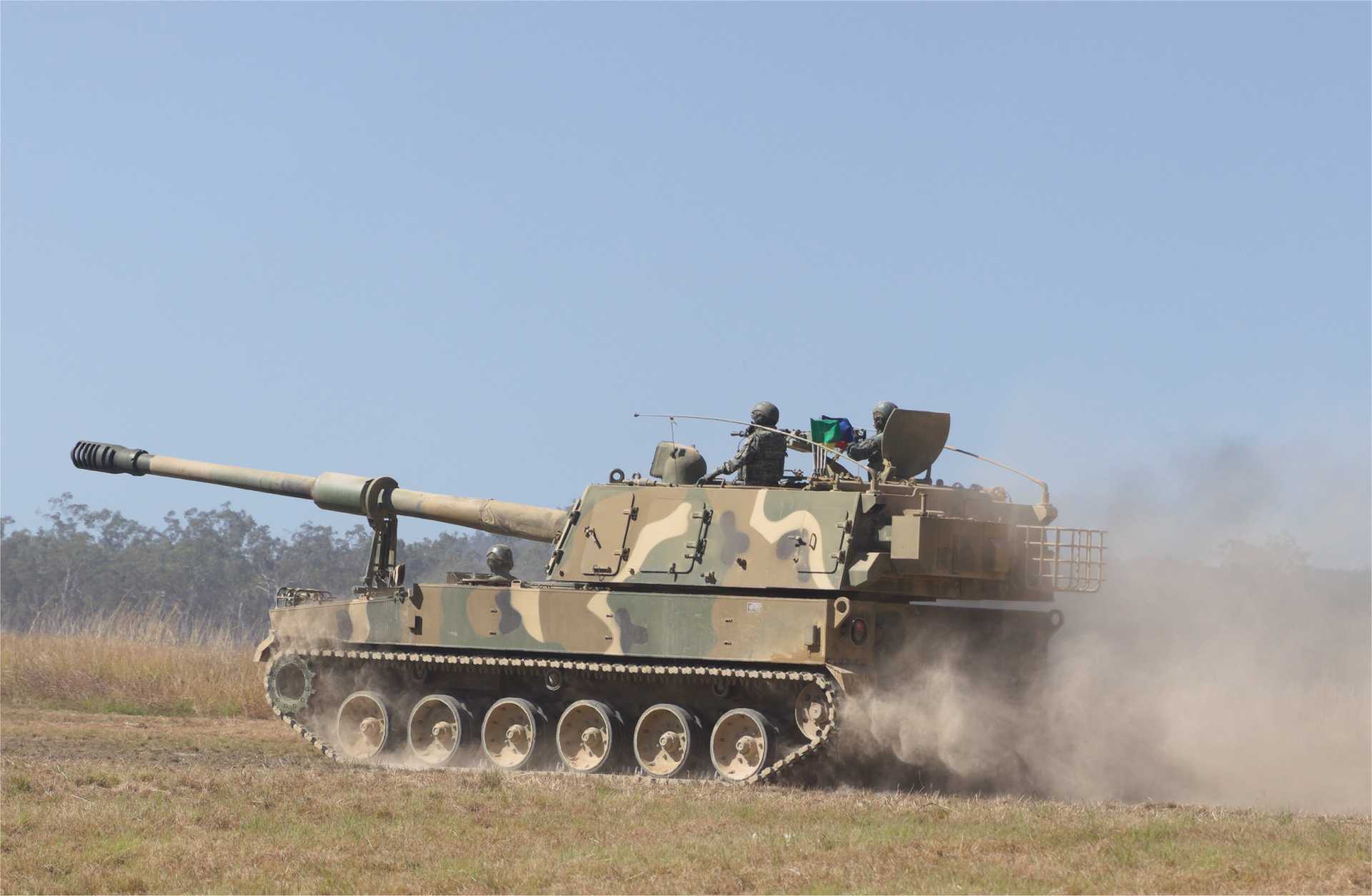 A K9 Thunder 155mm self-propelled howitzer advances across the training area during a combined live-fire exercise conducted as part of Exercise Talisman Sabre 25.