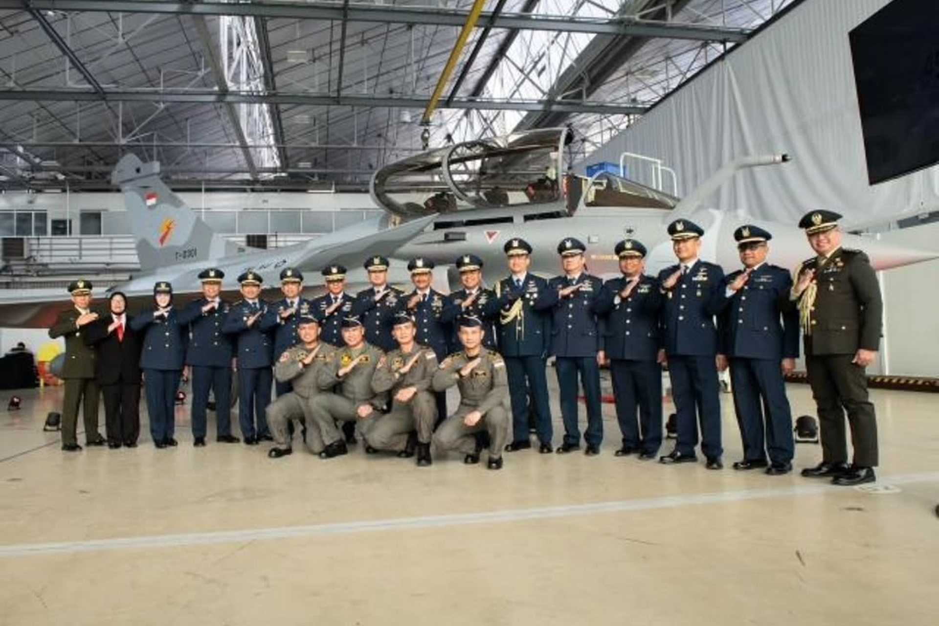 In total, Indonesia is acquiring 16 dual-seat and 26 single-seat Rafales for $8.1 billion, all in the latest F4 standard, in a package that includes a turnkey solution with training, logistics support, and a dedicated training center with full mission simulators. (Picture source: Indonesia Air Force)