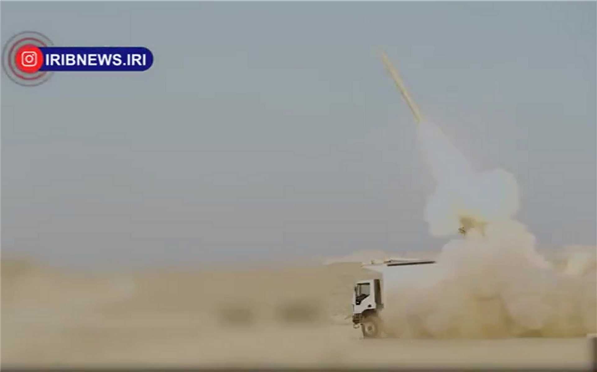 An Iranian cruise missile launches from an inland site toward a naval target in the Sea of Oman during the IRGC Navy’s Eghtedar exercise on December 5, 2025, showcasing Iran’s expanding anti-ship strike capabilities.
