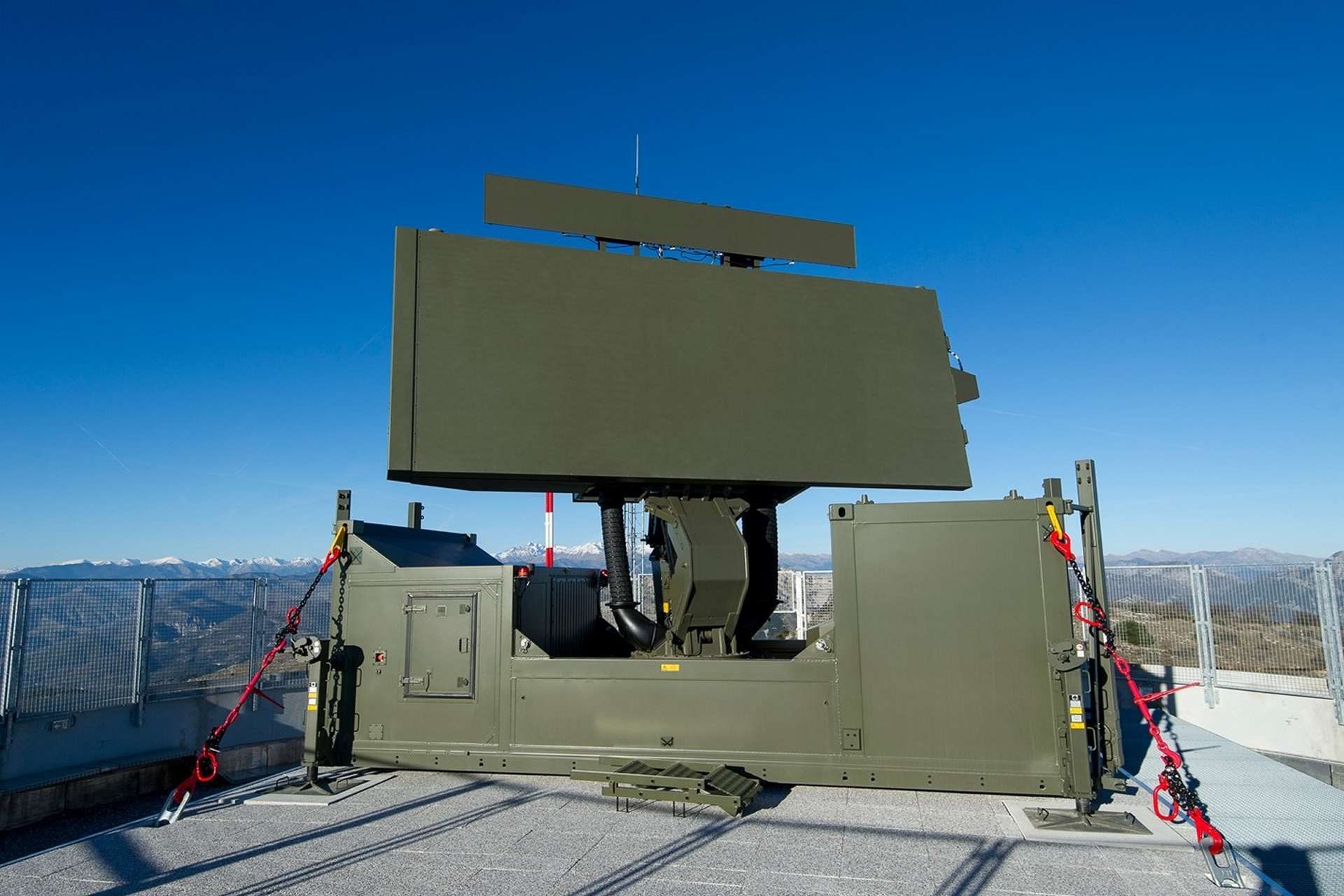 Ireland has approved negotiations with France on a €500 million military radar system to strengthen national airspace security, with the accompanying image being purely illustrative and showing Thales’s Ground Master 400 Alpha (GM400A) long-range air surveillance radar (Picture Source: Thales)