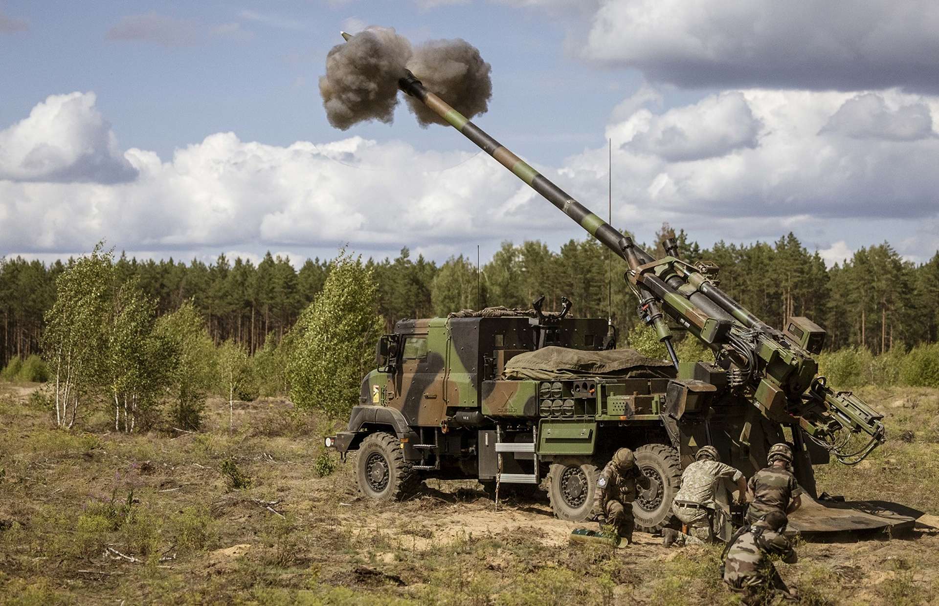 The CAESAR Mk II is a 155 mm 52 caliber wheeled howitzer combining high mobility with long range precision fire, capable of striking targets beyond 50 kilometers while rapidly relocating to evade counter battery threats (Picture source: Lithuanian MoD).