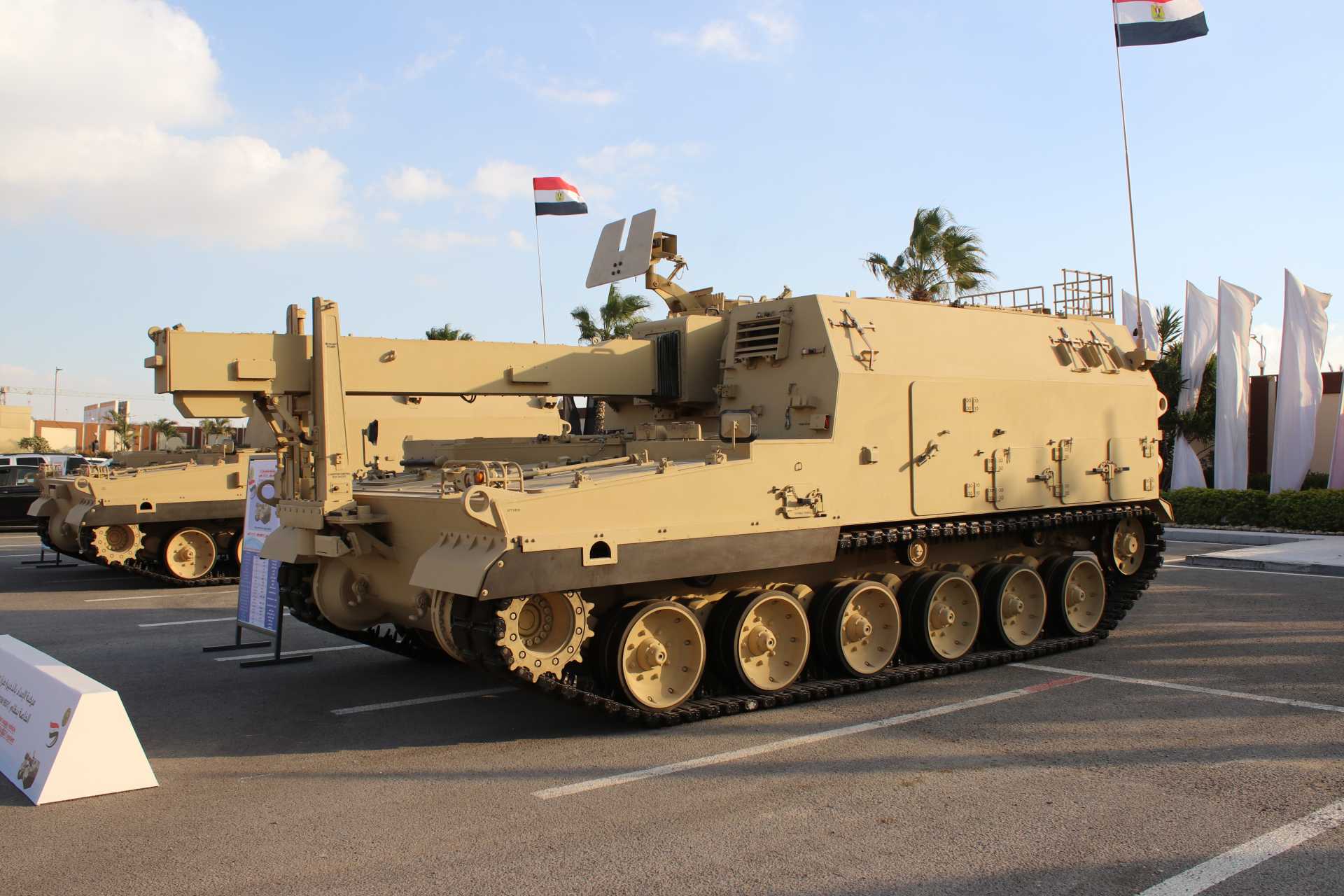 Within a K9 battery, the K10 can connect its conveyor arm to the rear of the howitzer, send ammunition automatically at a rate that exceeds manual methods, and complete the process quickly enough to allow the battery to displace before the enemy artillery can respond. (Picture source: Army Recognition)