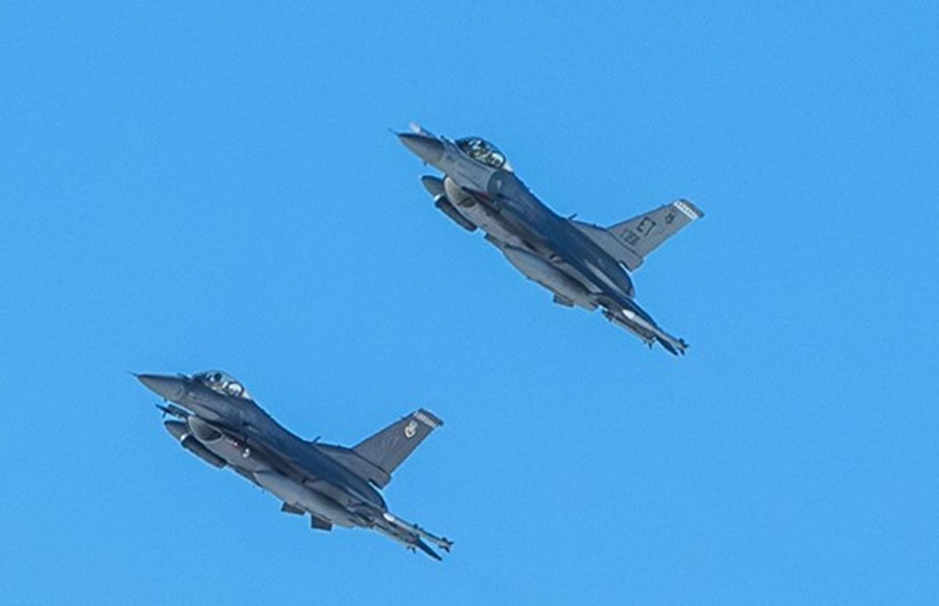An upgraded F-16 Viper with Northrop Grumman’s IVEWS and SABR radar jams advanced threats while keeping a clear picture in contested airspace (Picture source: Northrop Grumman).