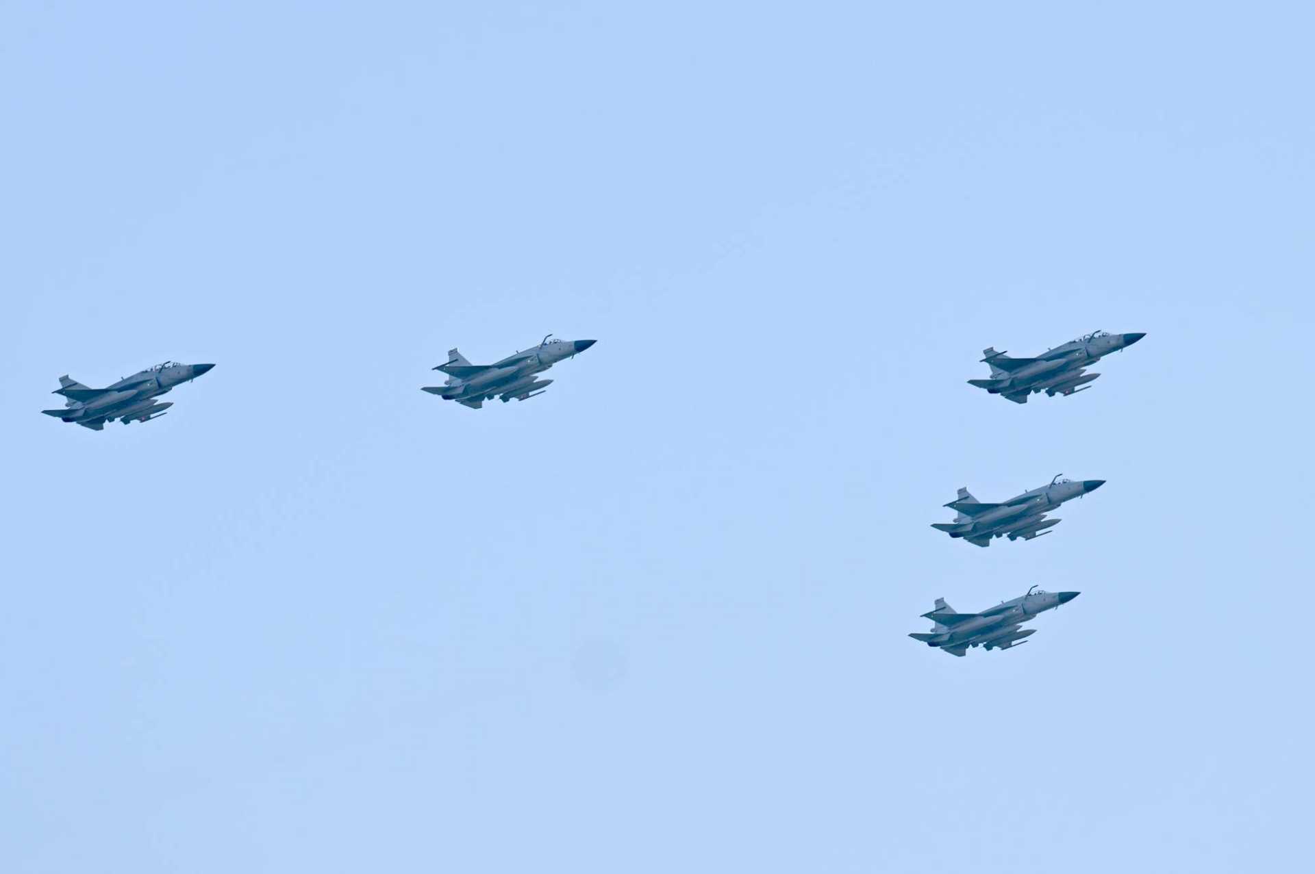 During the parade, Pakistan’s Prime Minister Muhammad Shahbaz Sharif confirmed the delivery of JF-17 Thunder fighter jets to the Azerbaijan Air Force, describing them as a symbol of the growing cooperation between Pakistan and Azerbaijan. (Picture source: Azerbaijan Presidency)