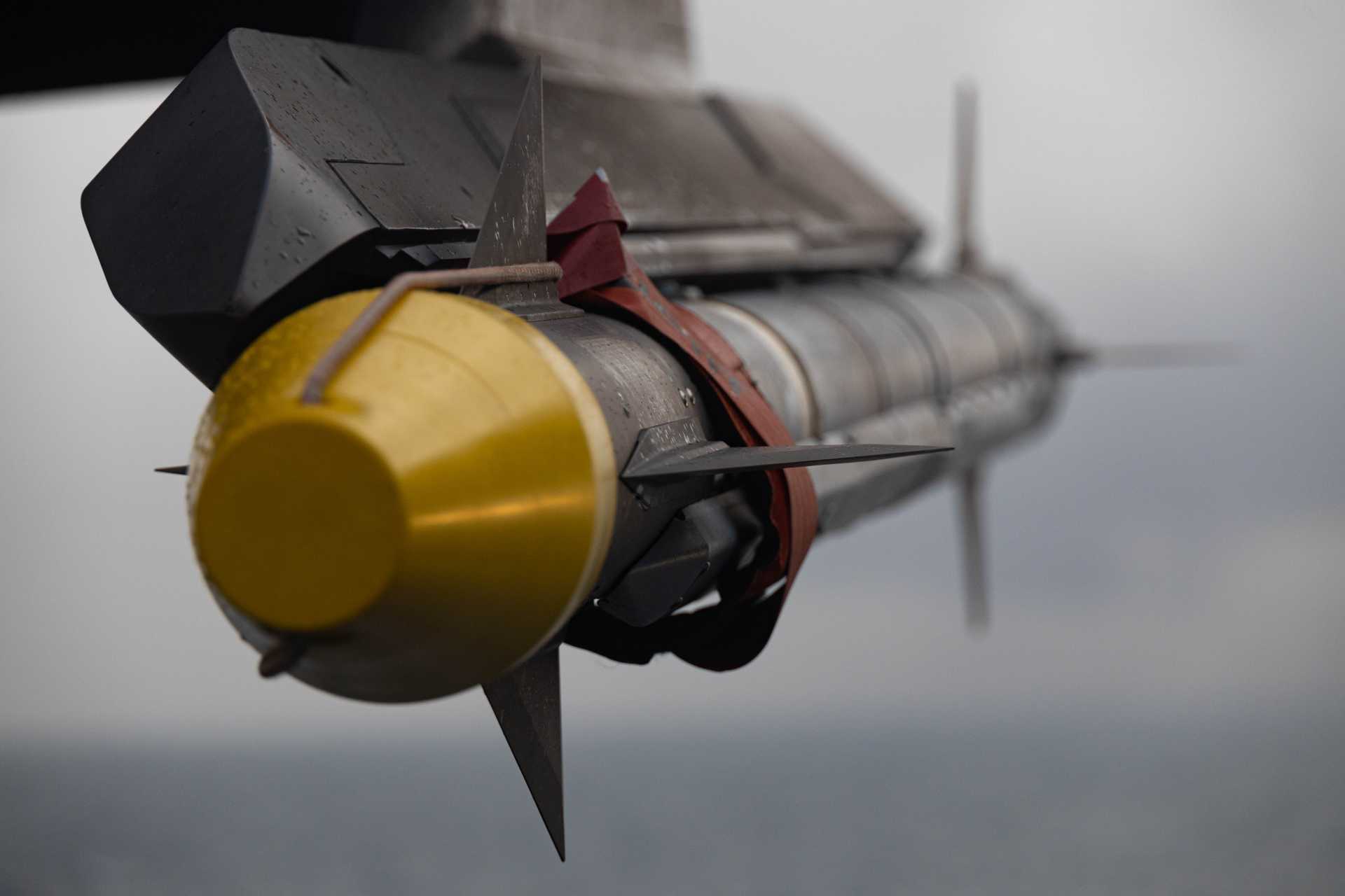 The AIM-9X Block II upgrade integrates a datalink enabling lock-on-after-launch (LOAL) capability for engagements beyond visual range or in rear hemisphere positions relative to the launch aircraft. (Picture source: US Air Force)