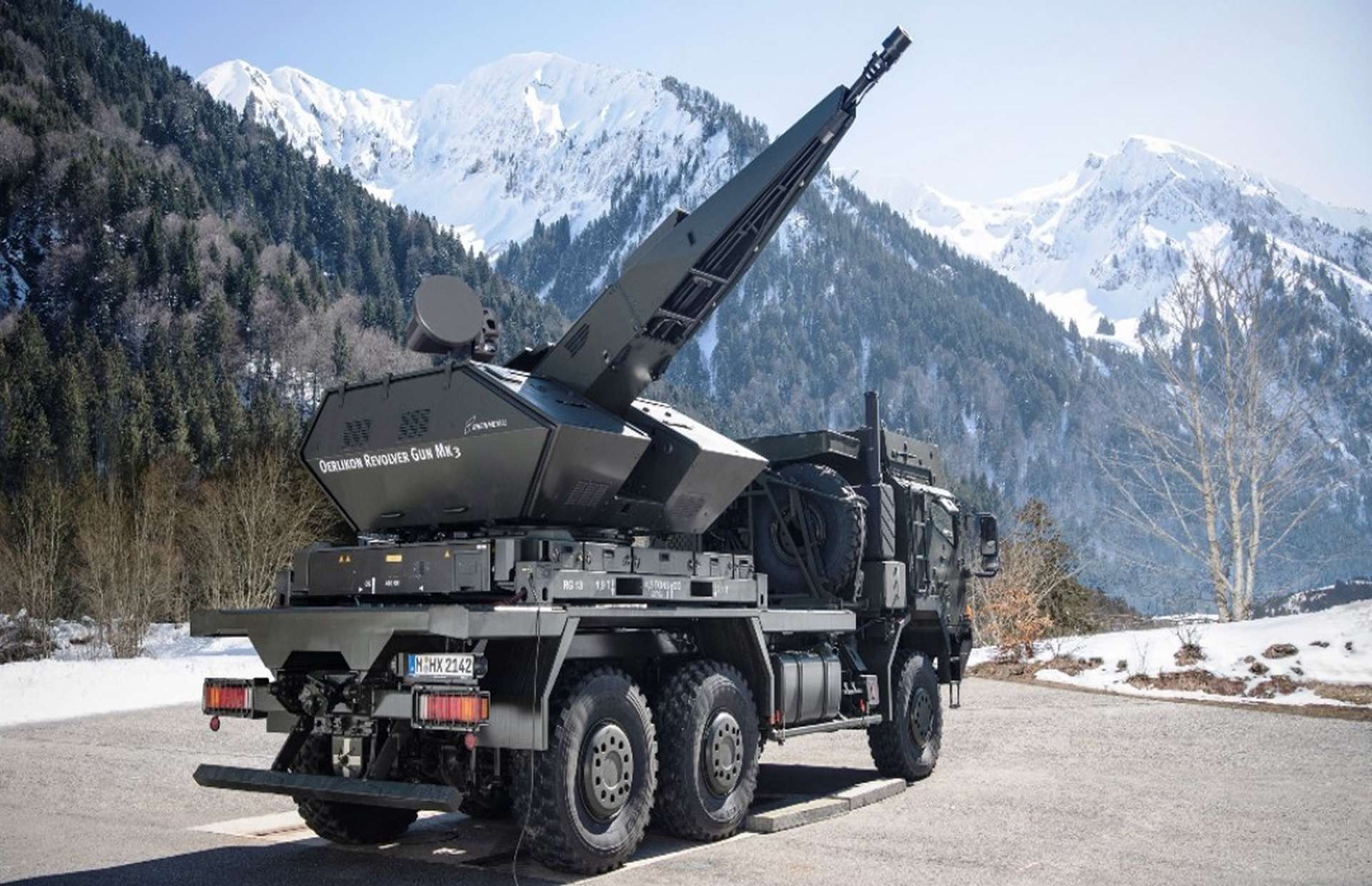 Rheinmetall’s Skynex uses 35 mm Revolver Gun Mk3 cannons with AHEAD airburst rounds to create a dense tungsten cloud that destroys drones and cruise missiles within a 4 km radius (Picture source: Rheinmetall).